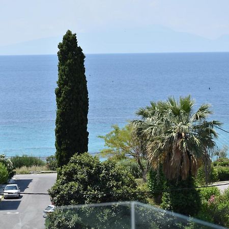 Sea View Luxury Apartment In Nea Kallikratia. Nea Kallikrateia エクステリア 写真