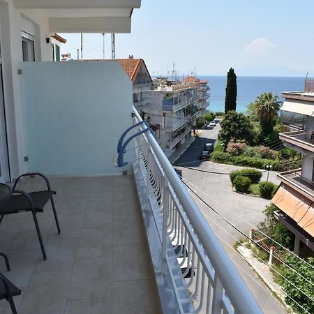 Sea View Luxury Apartment In Nea Kallikratia. Nea Kallikrateia エクステリア 写真