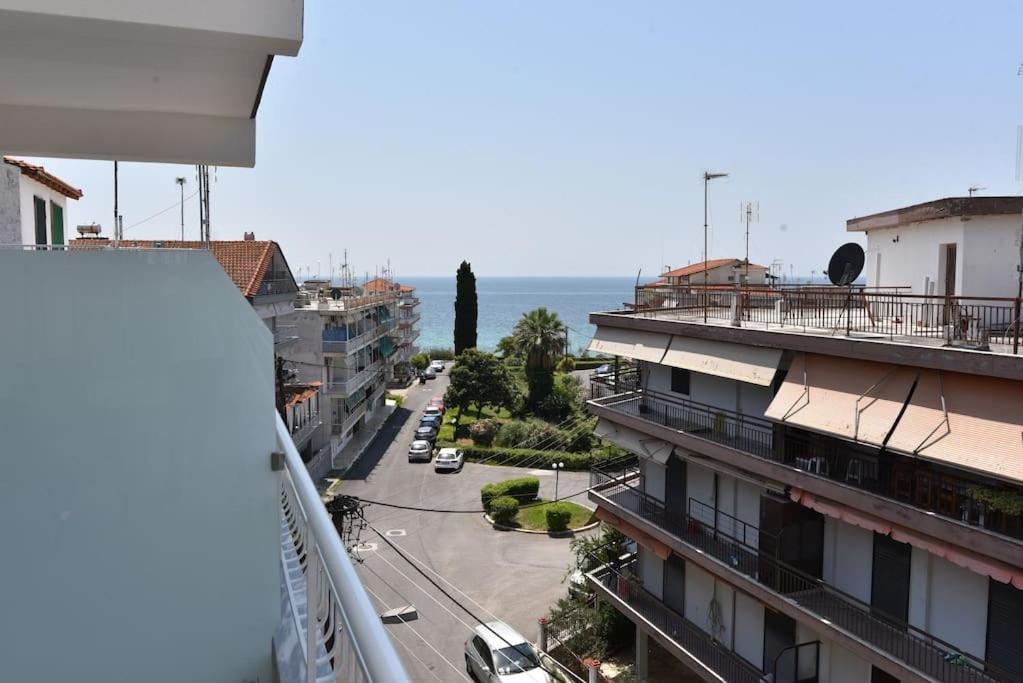 Sea View Luxury Apartment In Nea Kallikratia. Nea Kallikrateia エクステリア 写真