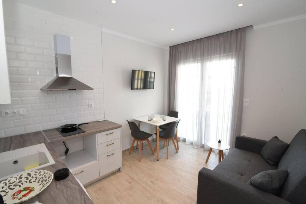Sea View Luxury Apartment In Nea Kallikratia. Nea Kallikrateia エクステリア 写真